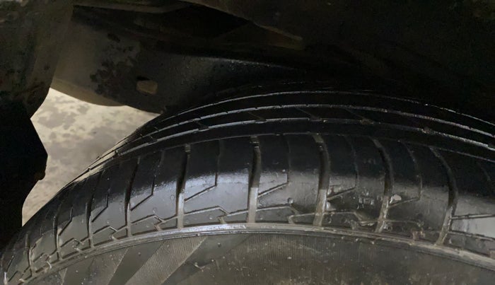 2021 Toyota Innova Crysta 2.7 ZX AT 7 STR, Petrol, Automatic, 62,044 km, Right Rear Tyre Tread