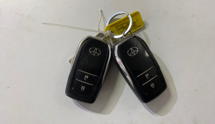 2021 Toyota Innova Crysta 2.7 ZX AT 7 STR, Petrol, Automatic, 62,044 km, Key Close Up