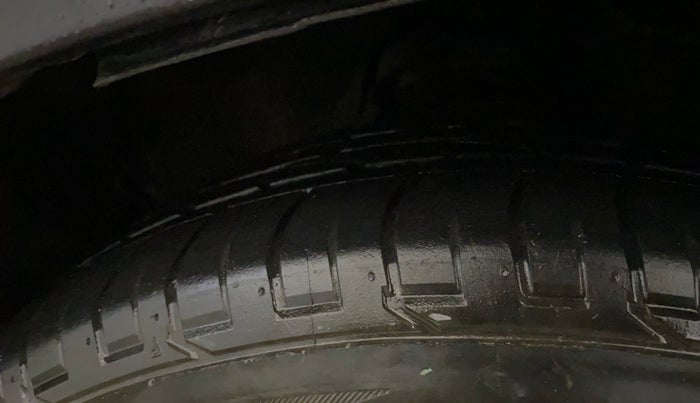 2021 Toyota Innova Crysta 2.7 ZX AT 7 STR, Petrol, Automatic, 62,044 km, Left Front Tyre Tread