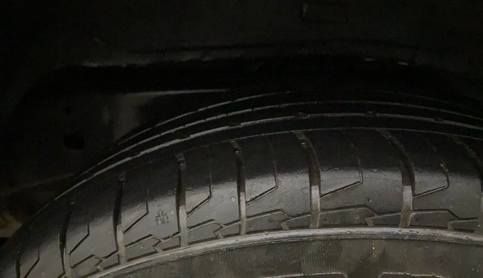 2021 Toyota Innova Crysta 2.7 ZX AT 7 STR, Petrol, Automatic, 62,044 km, Left Rear Tyre Tread