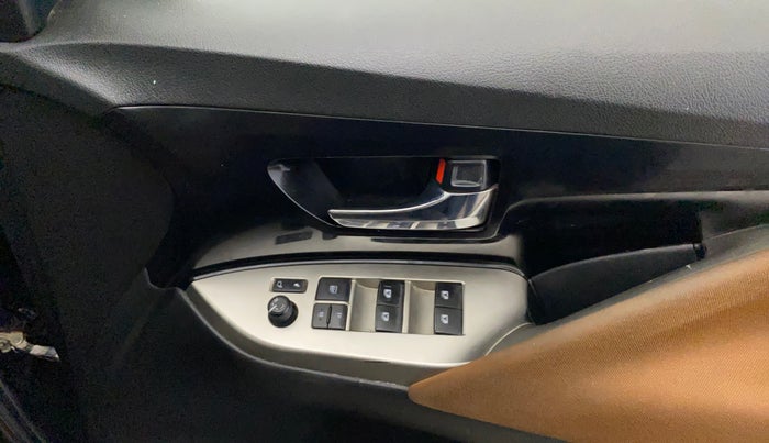 2021 Toyota Innova Crysta 2.7 ZX AT 7 STR, Petrol, Automatic, 62,044 km, Driver Side Door Panels Control