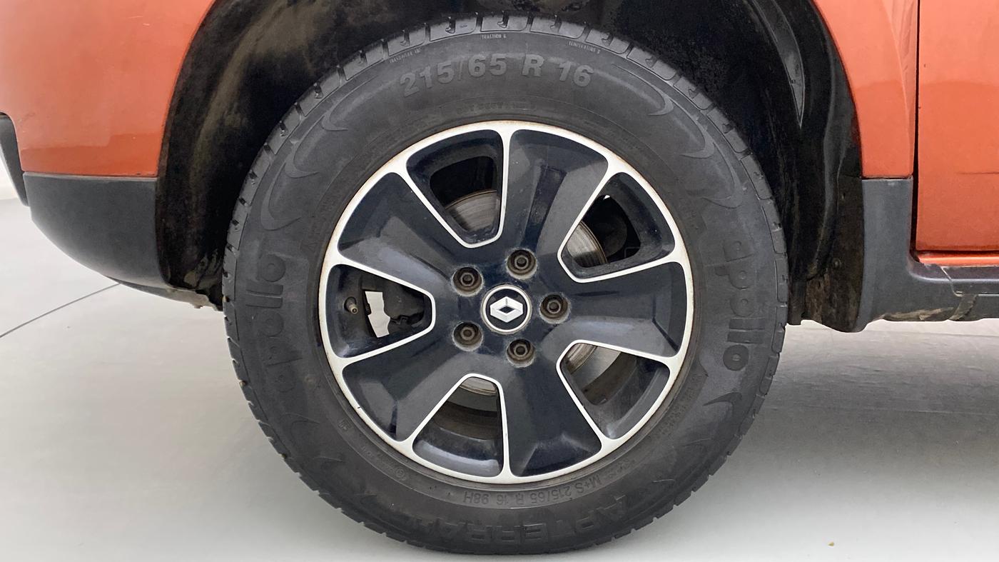 2019 Renault Duster RXS 106 PS MT, CNG, Manual, 30,212 km, Left Front Wheel