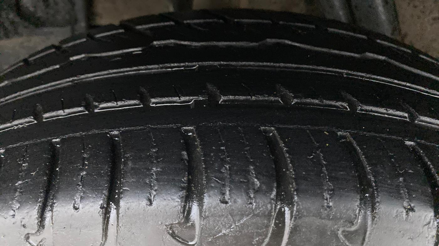 2019 Renault Duster RXS 106 PS MT, CNG, Manual, 30,212 km, Right Rear Tyre Tread