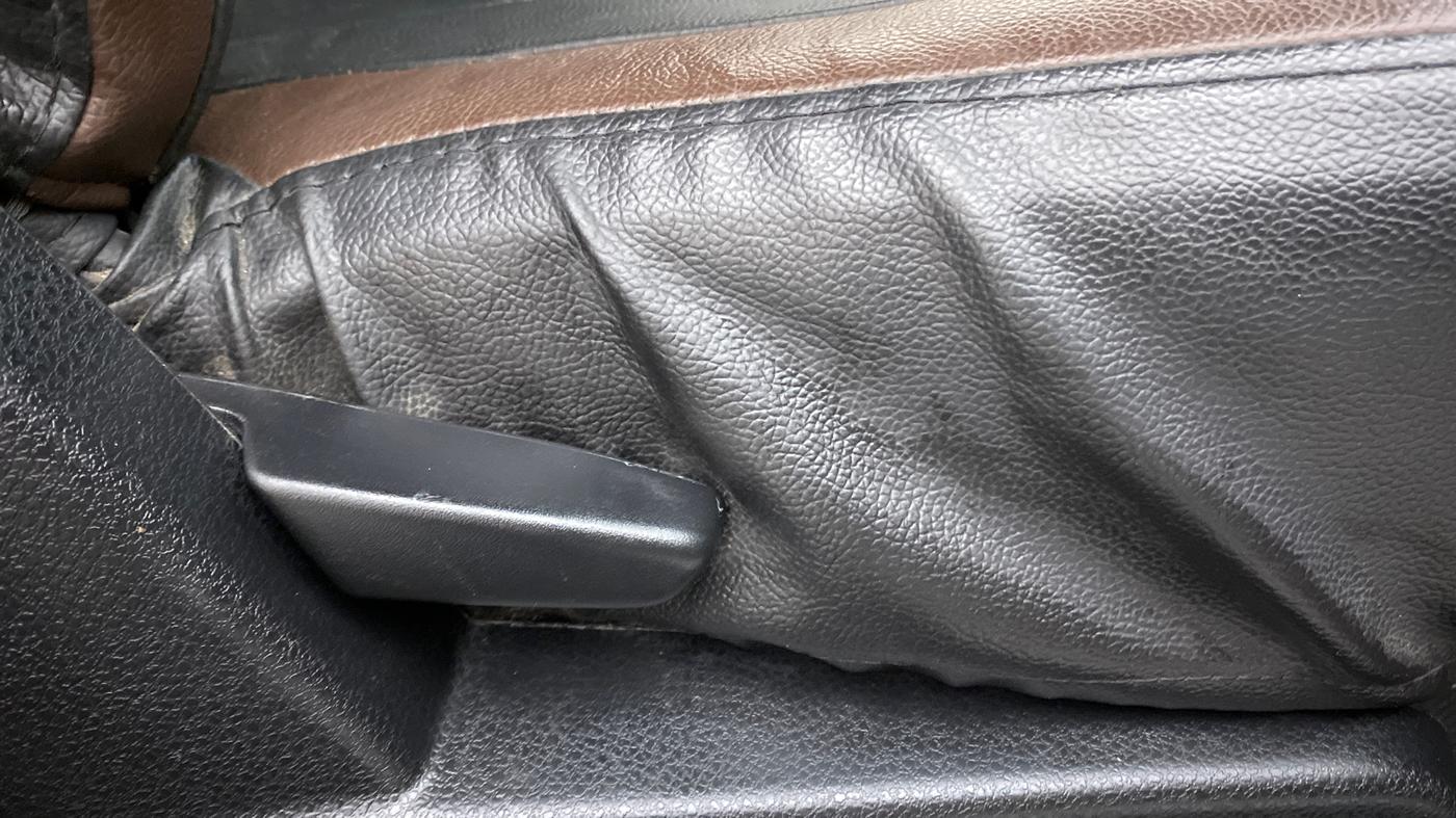 2019 Renault Duster RXS 106 PS MT, CNG, Manual, 30,212 km, Driver Side Adjustment Panel