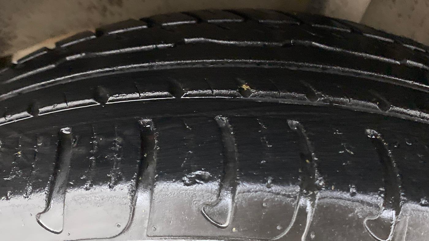 2019 Renault Duster RXS 106 PS MT, CNG, Manual, 30,212 km, Left Rear Tyre Tread