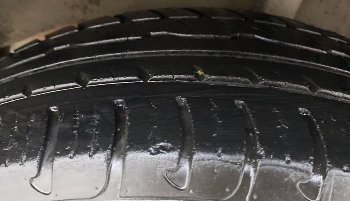 2019 Renault Duster RXS 106 PS MT, CNG, Manual, 30,212 km, Left Rear Tyre Tread