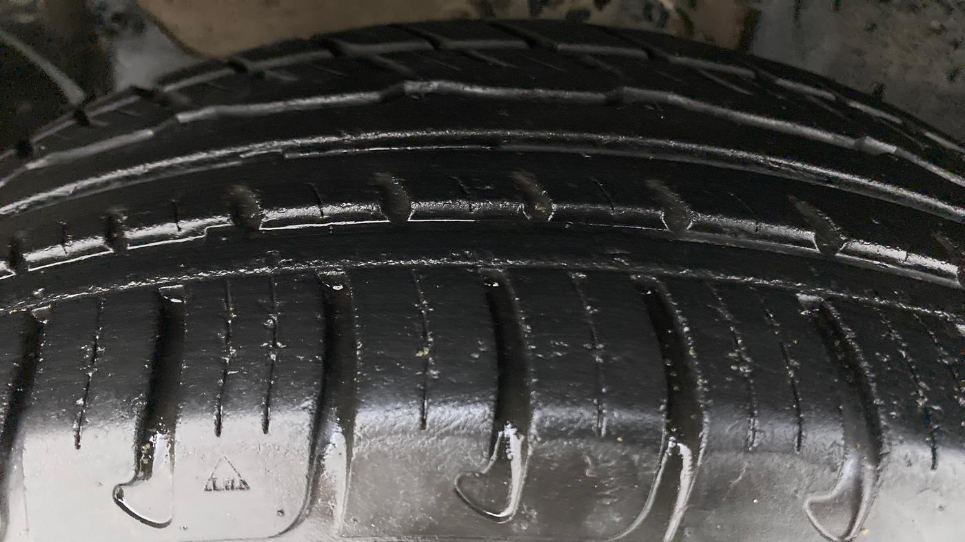 2019 Renault Duster RXS 106 PS MT, CNG, Manual, 30,212 km, Left Front Tyre Tread