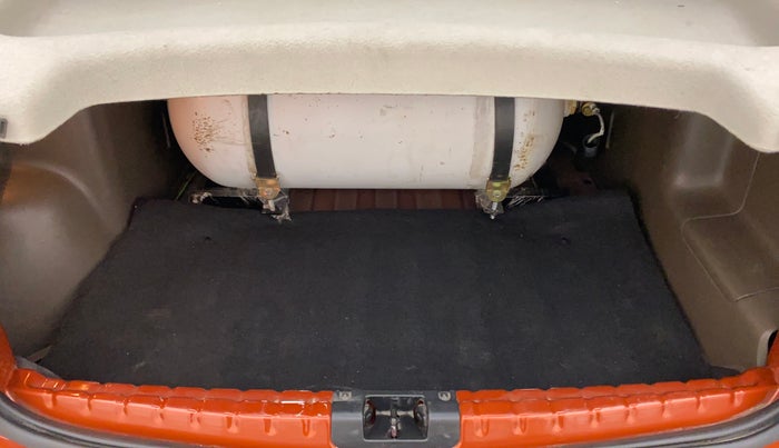 2019 Renault Duster RXS 106 PS MT, CNG, Manual, 30,212 km, Boot Inside