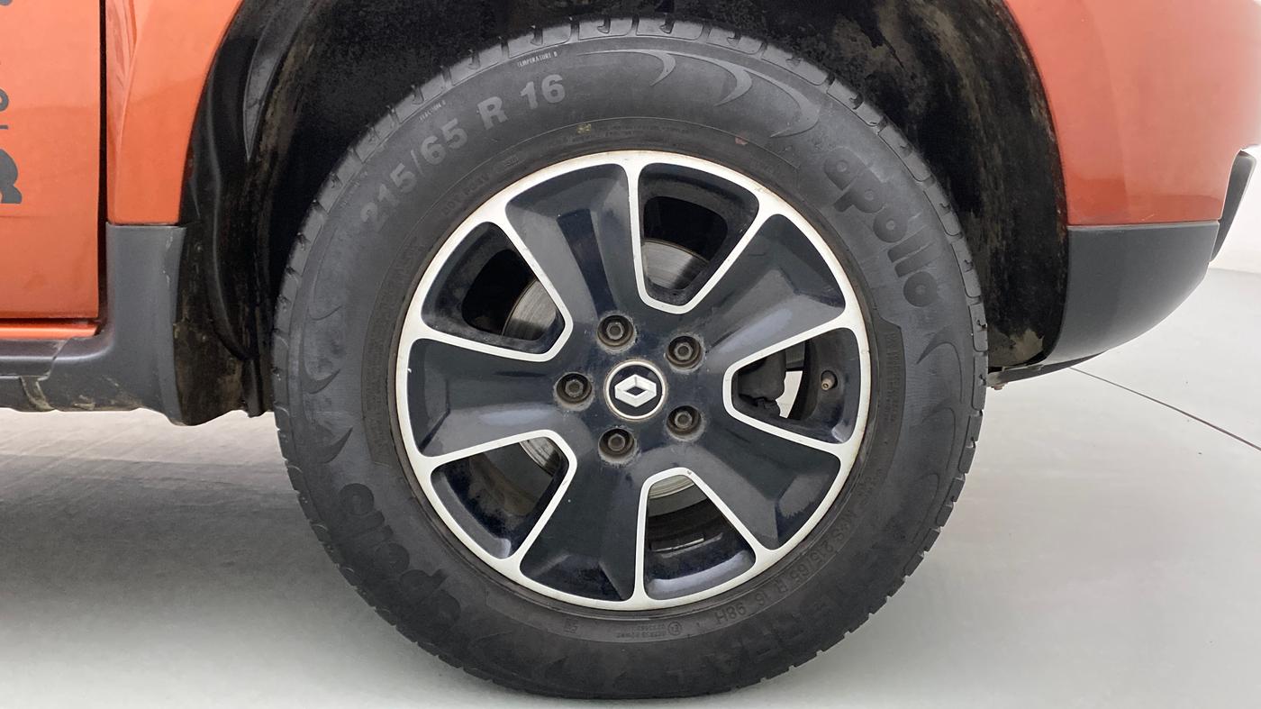 2019 Renault Duster RXS 106 PS MT, CNG, Manual, 30,212 km, Right Front Wheel