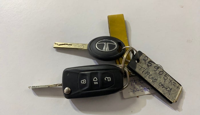 2021 Tata Tiago XZ PLUS PETROL, Petrol, Manual, 45,419 km, Key Close Up