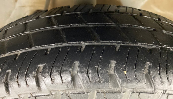 2015 Maruti Alto 800 LXI, Petrol, Manual, 70,186 km, Right Front Tyre Tread