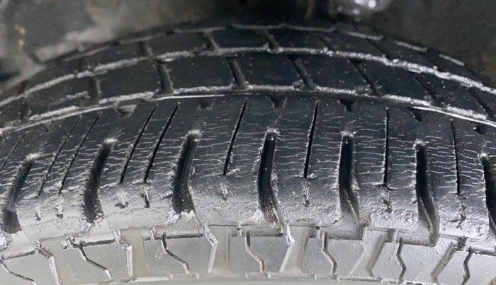 2010 Hyundai Santro Xing GL, Petrol, Manual, 23,492 km, Left Front Tyre Tread