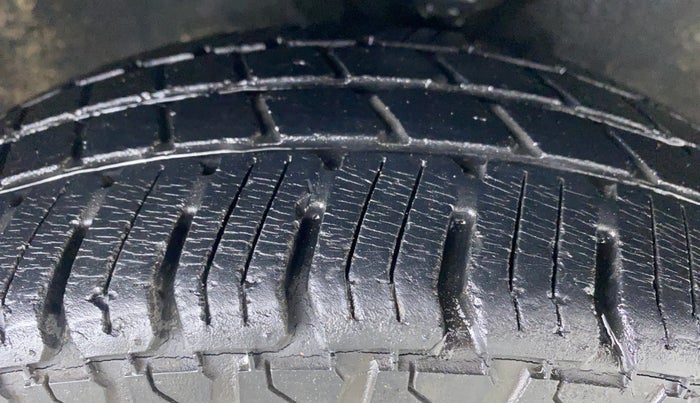 2010 Hyundai Santro Xing GL, Petrol, Manual, 23,492 km, Right Front Tyre Tread
