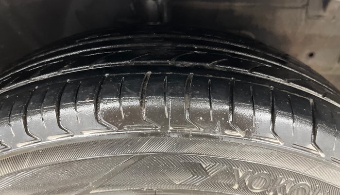 2020 Hyundai AURA S 1.2, Petrol, Manual, 82,228 km, Right Front Tyre Tread