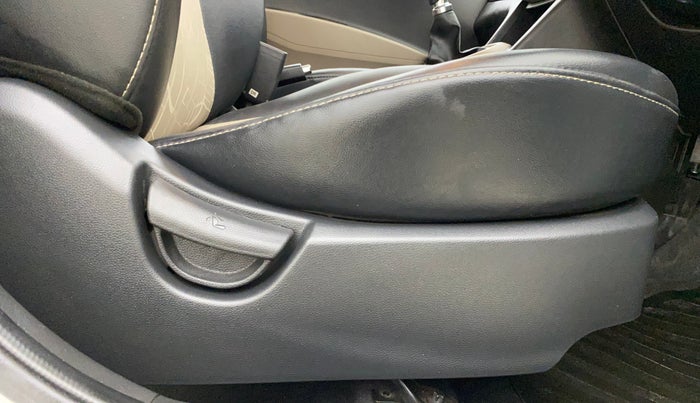 2017 Hyundai Grand i10 SPORTZ 1.2 KAPPA VTVT, Petrol, Manual, 63,498 km, Driver Side Adjustment Panel