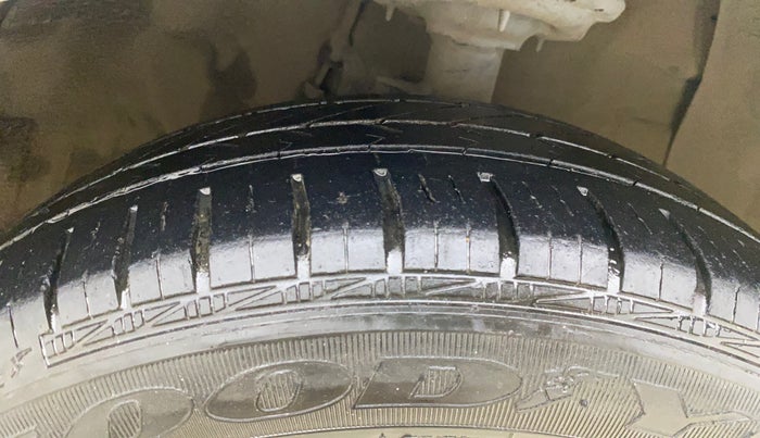 2017 Hyundai Grand i10 SPORTZ 1.2 KAPPA VTVT, Petrol, Manual, 63,498 km, Right Front Tyre Tread