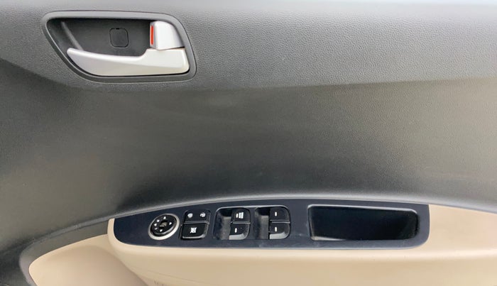 2017 Hyundai Grand i10 SPORTZ 1.2 KAPPA VTVT, Petrol, Manual, 63,498 km, Driver Side Door Panels Control