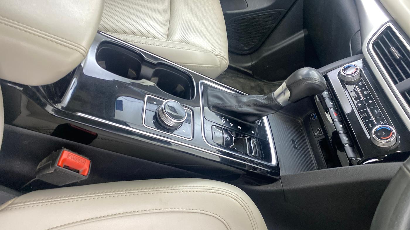 2021 Mahindra XUV700 AX 7 LUXURY P AT 7 STR, Petrol, Automatic, 47,374 km, Gear Lever