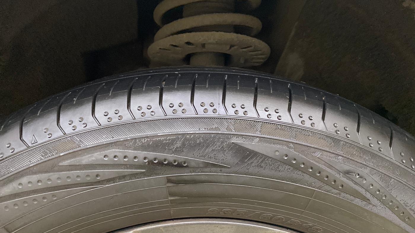 2021 Mahindra XUV700 AX 7 LUXURY P AT 7 STR, Petrol, Automatic, 47,374 km, Right Front Tyre Tread