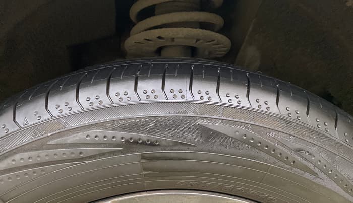 2021 Mahindra XUV700 AX 7 LUXURY P AT 7 STR, Petrol, Automatic, 47,374 km, Right Front Tyre Tread