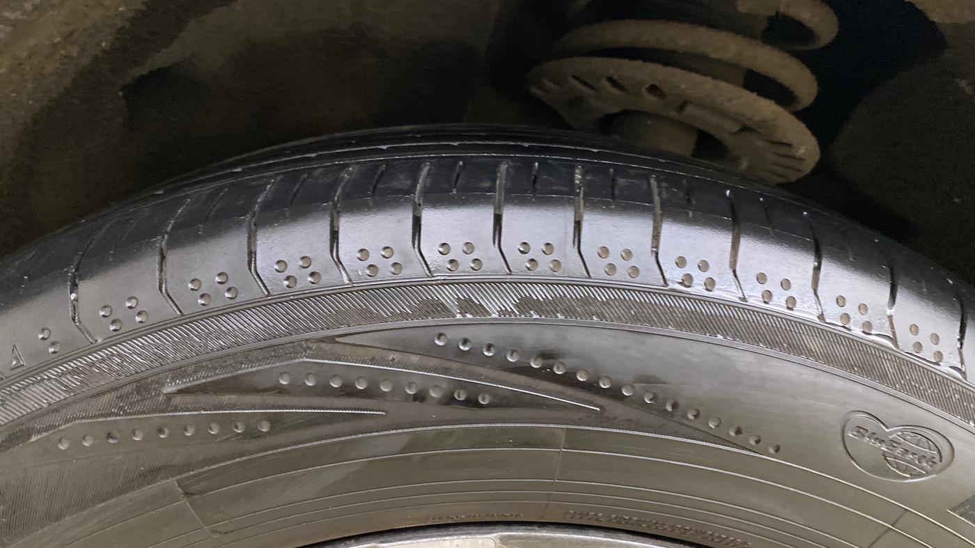 2021 Mahindra XUV700 AX 7 LUXURY P AT 7 STR, Petrol, Automatic, 47,374 km, Left Front Tyre Tread