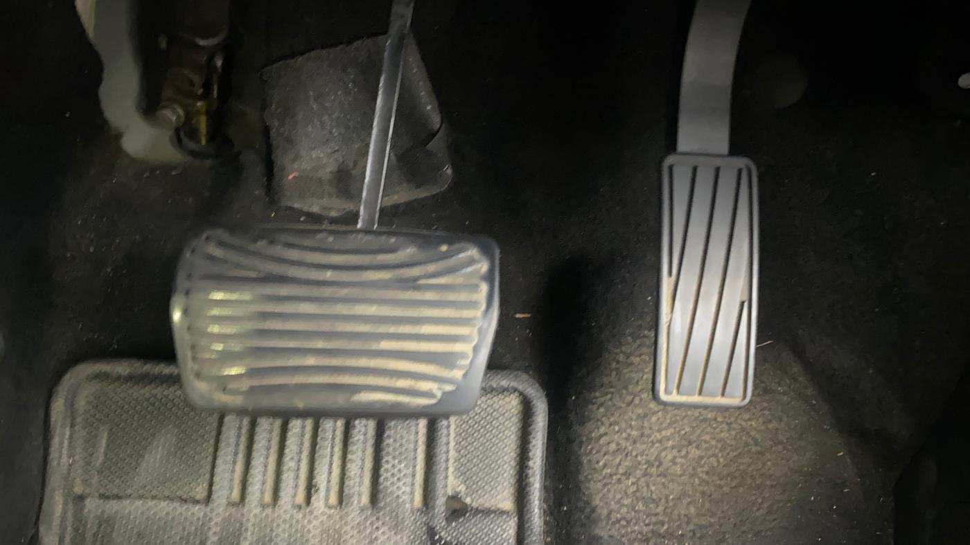 2021 Mahindra XUV700 AX 7 LUXURY P AT 7 STR, Petrol, Automatic, 47,374 km, Pedals