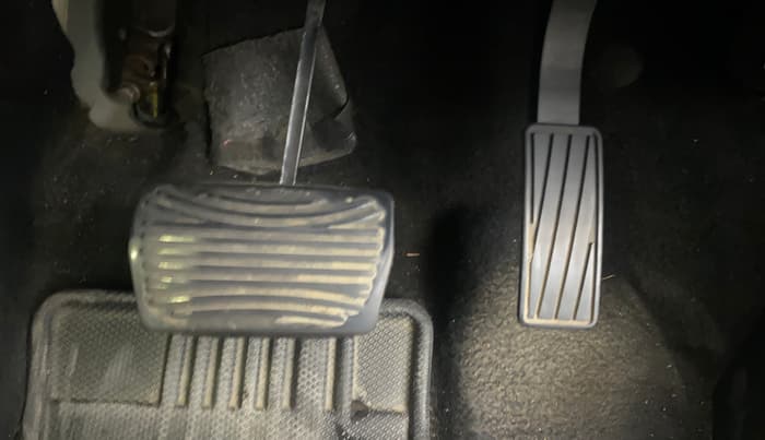 2021 Mahindra XUV700 AX 7 LUXURY P AT 7 STR, Petrol, Automatic, 47,374 km, Pedals