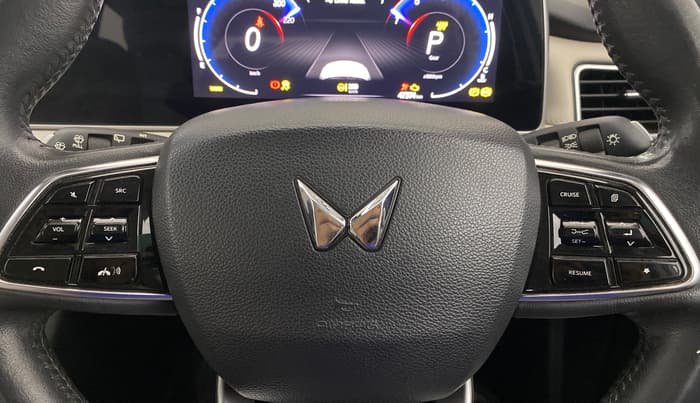 2021 Mahindra XUV700 AX 7 LUXURY P AT 7 STR, Petrol, Automatic, 47,374 km, Adaptive Cruise Control