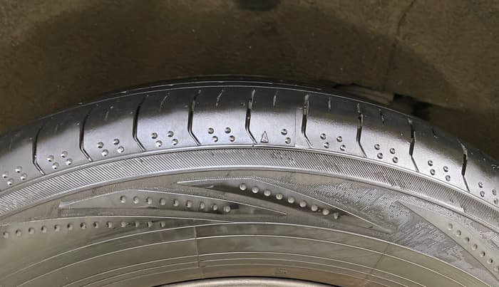 2021 Mahindra XUV700 AX 7 LUXURY P AT 7 STR, Petrol, Automatic, 47,374 km, Left Rear Tyre Tread