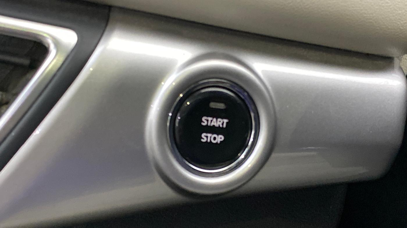 2021 Mahindra XUV700 AX 7 LUXURY P AT 7 STR, Petrol, Automatic, 47,374 km, Keyless Start/ Stop Button