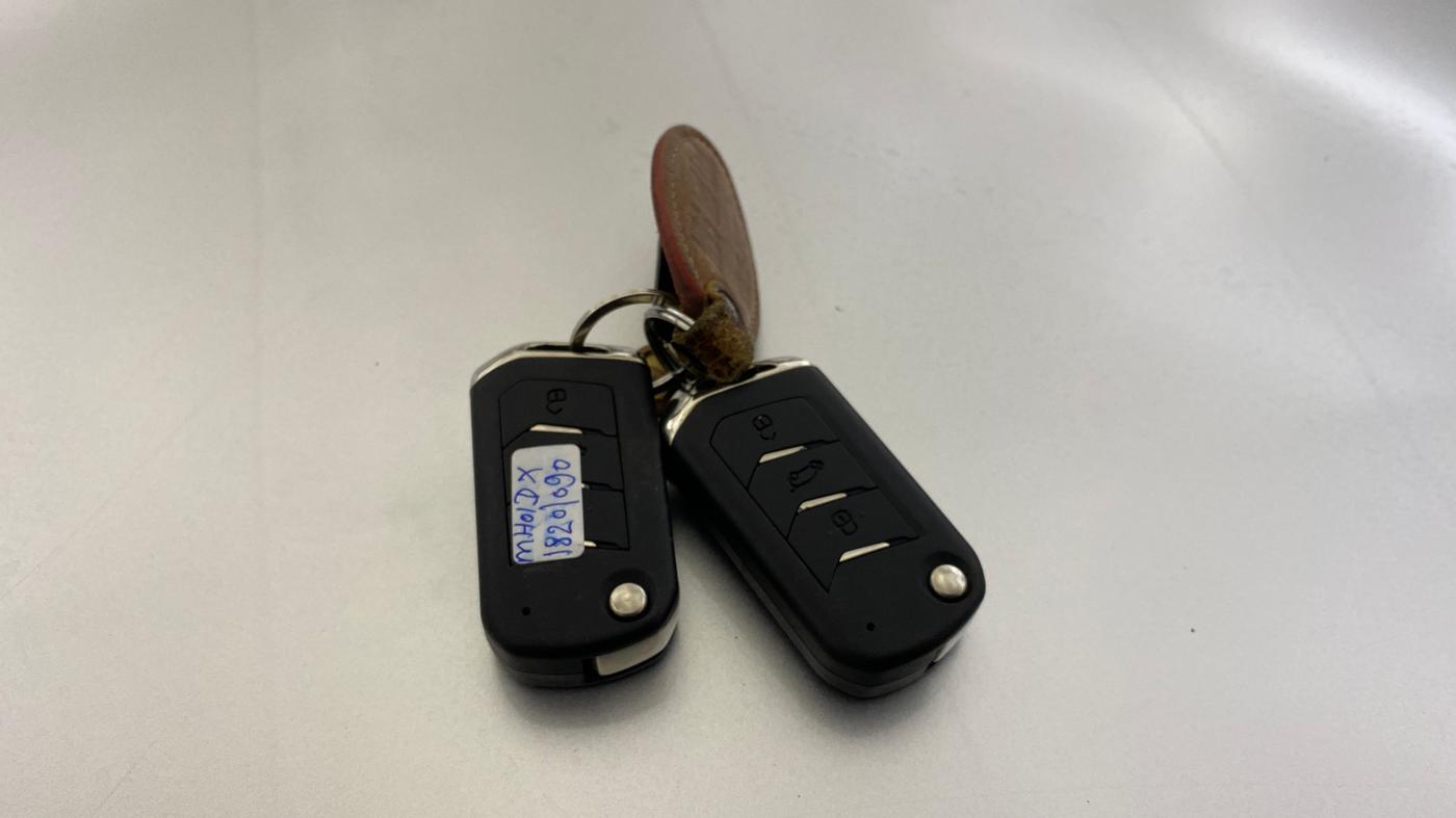 2021 Mahindra XUV700 AX 7 LUXURY P AT 7 STR, Petrol, Automatic, 47,374 km, Key Close Up