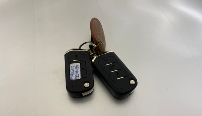 2021 Mahindra XUV700 AX 7 LUXURY P AT 7 STR, Petrol, Automatic, 47,374 km, Key Close Up