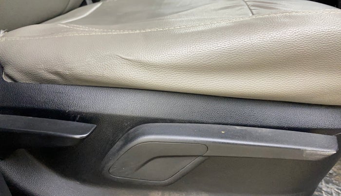 2018 Mahindra KUV 100 NXT K8 D 6 STR, Diesel, Manual, 1,25,416 km, Driver Side Adjustment Panel