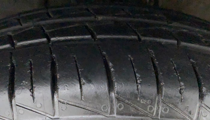 2019 Maruti Alto VXI, Petrol, Manual, 3,727 km, Right Front Tyre Tread