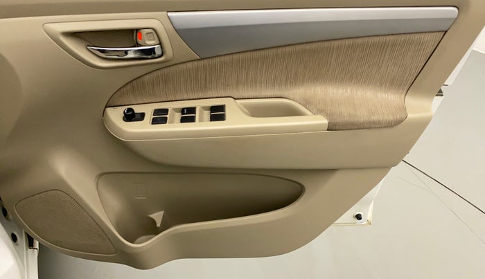 2015 Maruti Ertiga VXI CNG, CNG, Manual, 89,664 km, Driver Side Door Panels Control