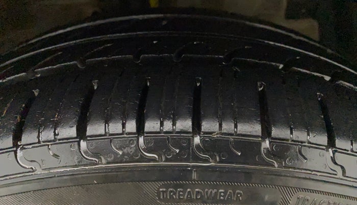 2015 Maruti Ertiga VXI CNG, CNG, Manual, 89,664 km, Right Front Tyre Tread