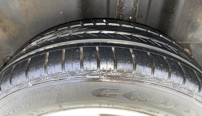 2016 Volkswagen Vento HIGHLINE 1.5 AT, Diesel, Automatic, 55,573 km, Left Rear Tyre Tread