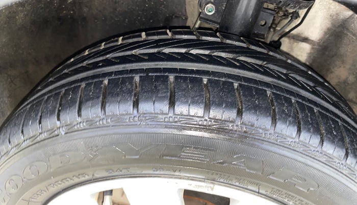 2016 Volkswagen Vento HIGHLINE 1.5 AT, Diesel, Automatic, 55,573 km, Left Front Tyre Tread