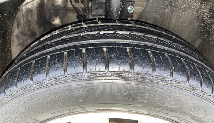 2016 Volkswagen Vento HIGHLINE 1.5 AT, Diesel, Automatic, 55,573 km, Right Front Tyre Tread