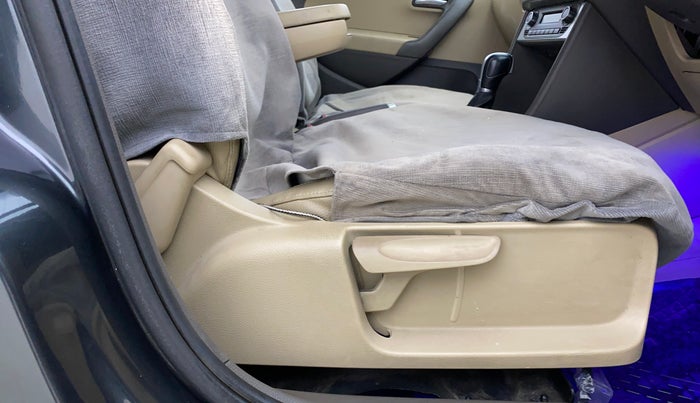 2016 Volkswagen Vento HIGHLINE 1.5 AT, Diesel, Automatic, 55,573 km, Driver Side Adjustment Panel