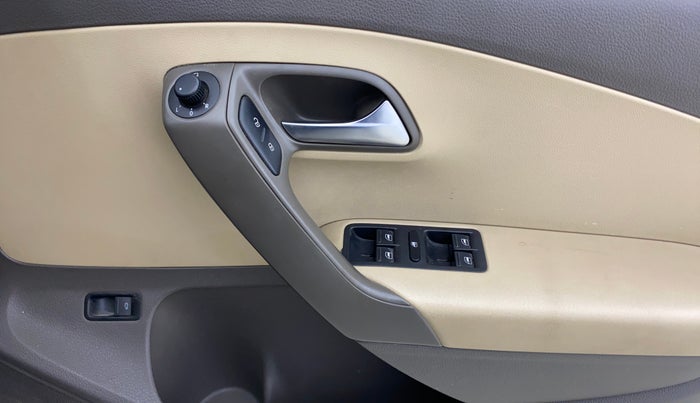 2016 Volkswagen Vento HIGHLINE 1.5 AT, Diesel, Automatic, 55,573 km, Driver Side Door Panels Control