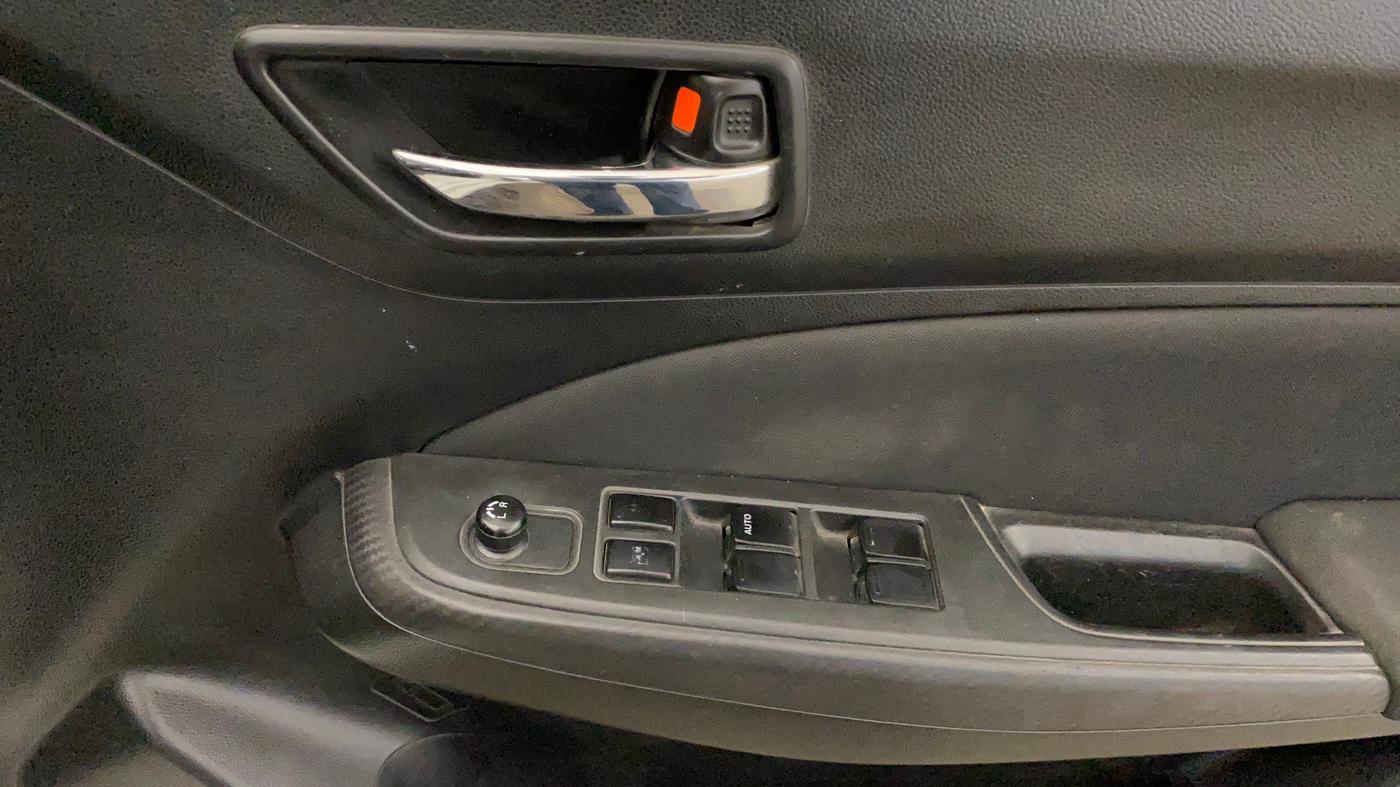2020 Maruti Swift VXI, Petrol, Manual, 69,344 km, Driver Side Door Panels Control