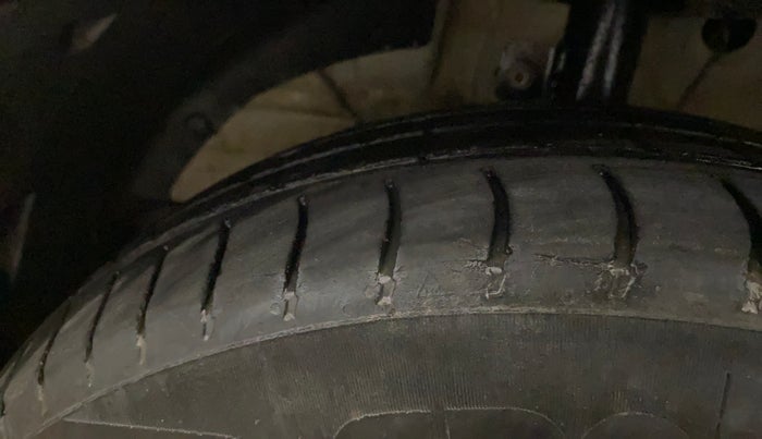 2020 Maruti Swift VXI, Petrol, Manual, 69,270 km, Left Front Tyre Tread