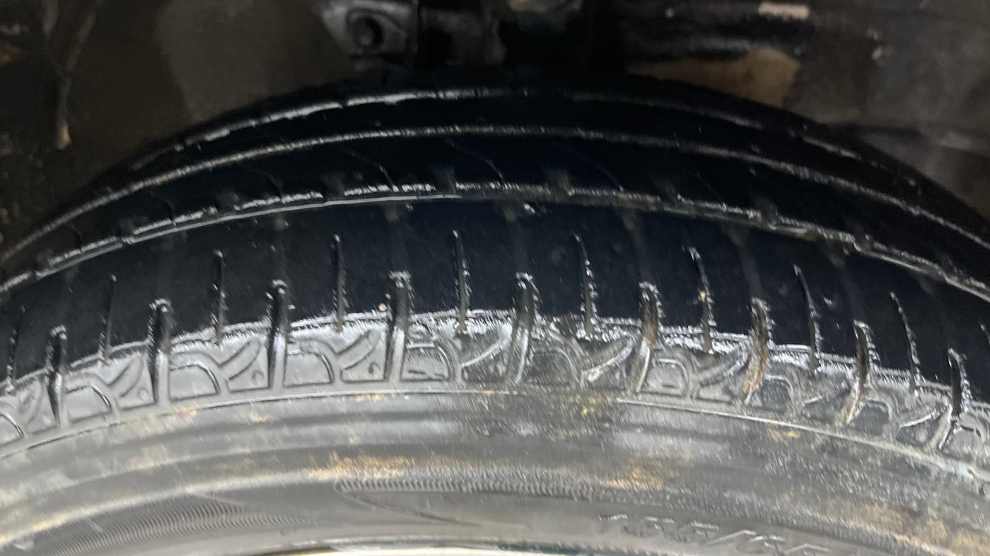 2013 Maruti Wagon R Stingray VXI, Petrol, Manual, 27,804 km, Right Front Tyre Tread