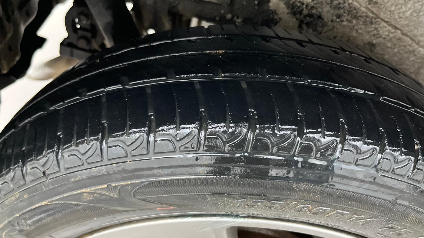 2013 Maruti Wagon R Stingray VXI, Petrol, Manual, 27,804 km, Right Rear Tyre Tread