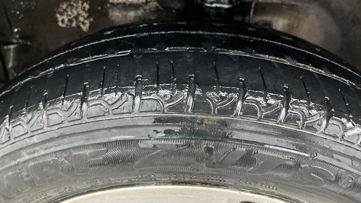 2013 Maruti Wagon R Stingray VXI, Petrol, Manual, 27,804 km, Left Front Tyre Tread