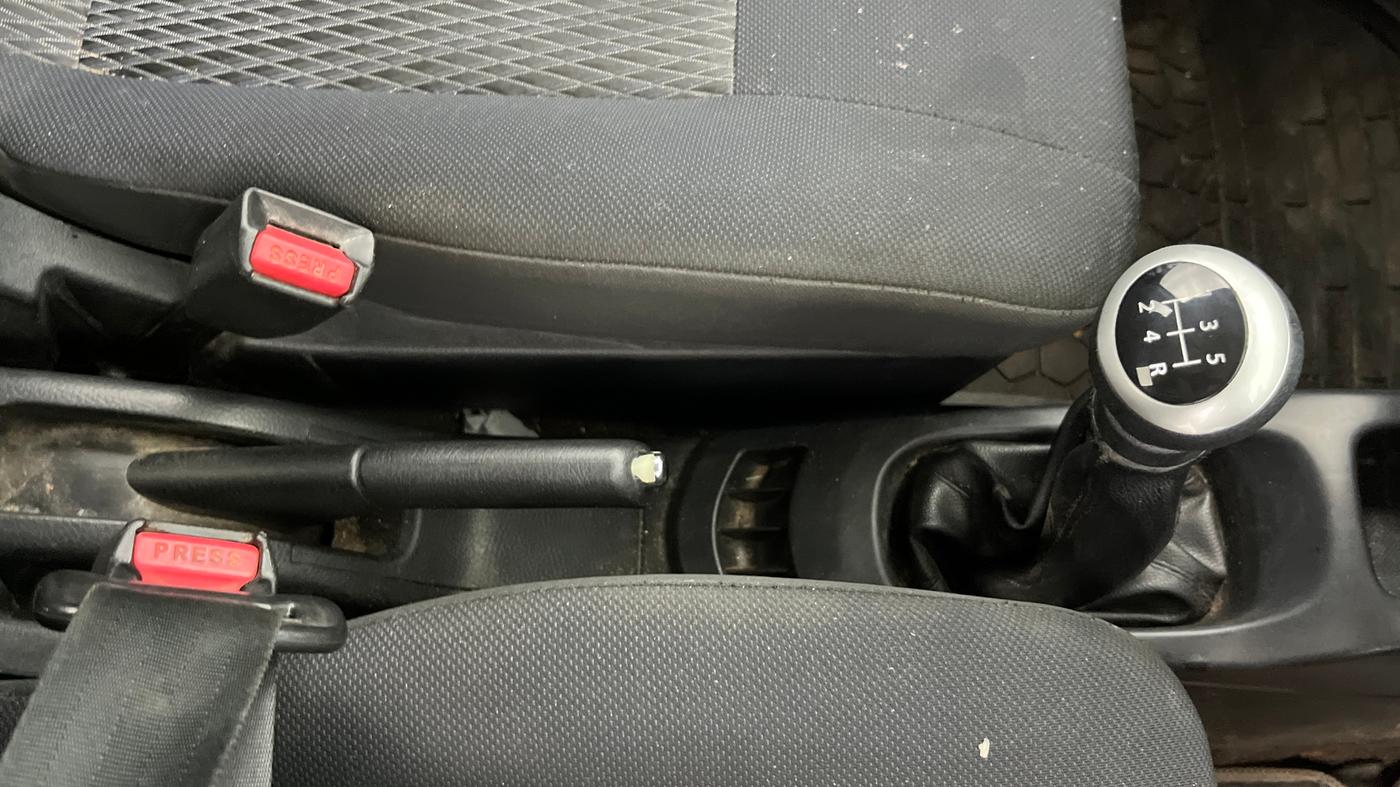 2013 Maruti Wagon R Stingray VXI, Petrol, Manual, 27,804 km, Gear Lever