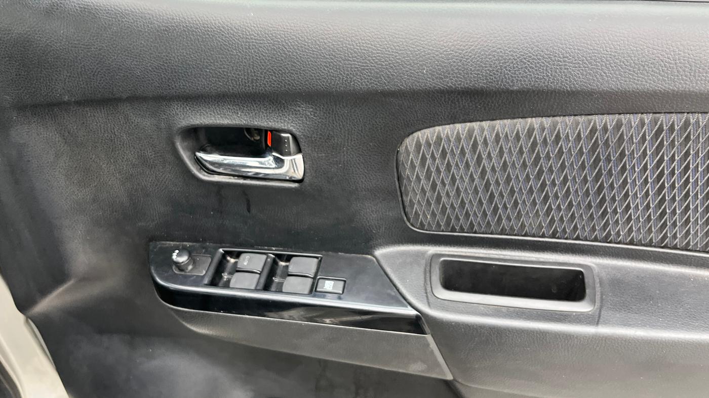 2013 Maruti Wagon R Stingray VXI, Petrol, Manual, 27,804 km, Driver Side Door Panels Control