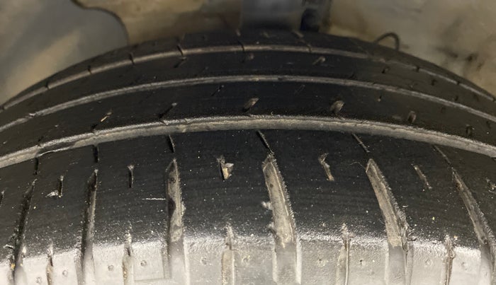 2019 Hyundai Verna 1.6 SX VTVT AT (O), Petrol, Automatic, 21,707 km, Left Front Tyre Tread