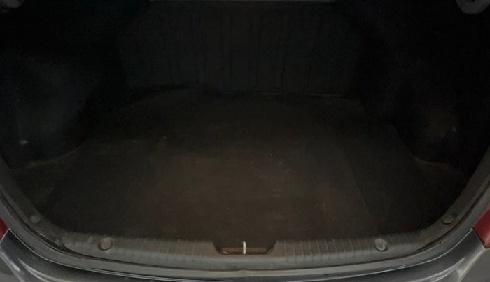 2014 Hyundai Verna FLUIDIC 1.6 VTVT SX, Petrol, Manual, 64,978 km, Boot Inside